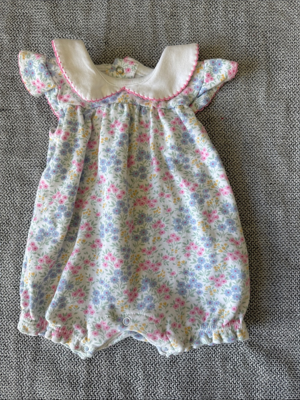 TRES beau et belle Floral Baby Romper Onesie - White with Pink & Pastel Flowers